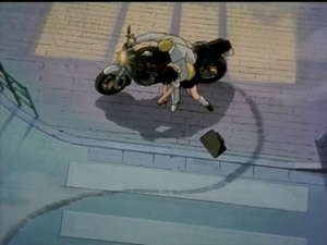 Onizuka saves Mizuki.
